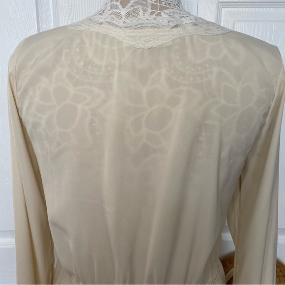 Abercrombie & Fitch cream blouse v neckline with lace trim elastic waist Medium - Picture 6 of 11